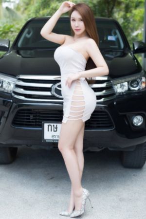 年轻秘书