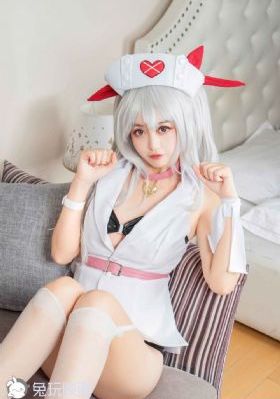 关秀媚三级露全乳